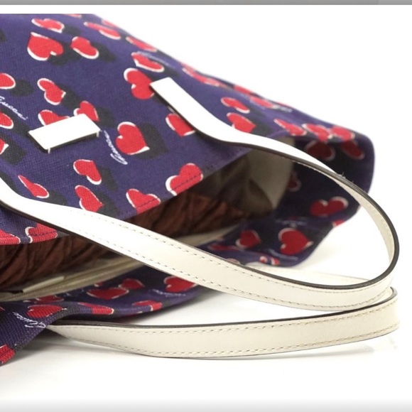 Gucci Handbags - Gucci Heartbeat Navy Red Handbag #N8288C3